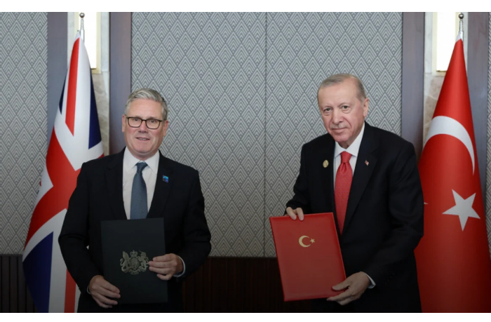 turtsiya-i-velikobritaniya-podpisali-soglashenie-o-partnerstve-v-sfere-bezopasnosti-i-oborony