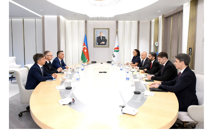 rovshan-nadzhaf-vstretilsya-s-karlo-korsi-foto