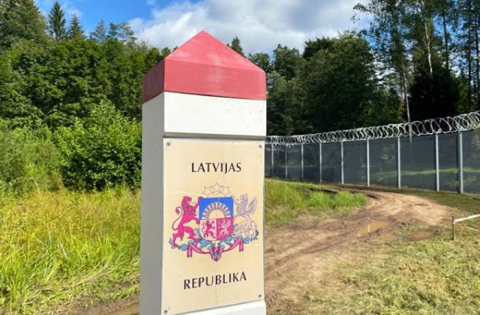 yanis-dombrava-latviya-zakryla-granitsu-s-belarusyu