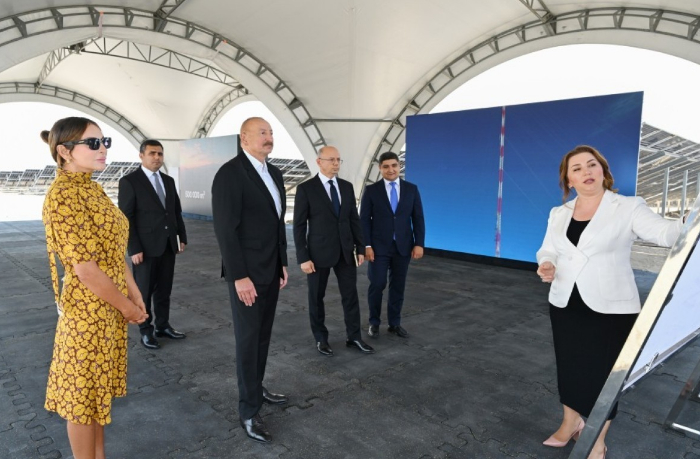 prezident-ilkham-aliev-oznakomilsya-s-khodom-rabot-na-solnechnykh-elektrostantsiyakh-v-nakhchyvane