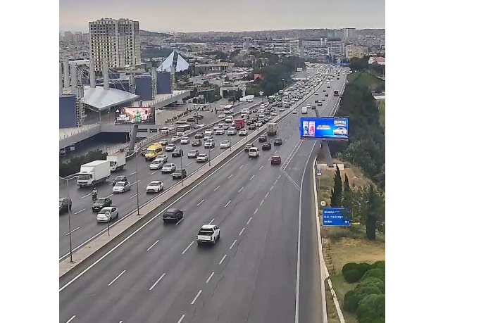 na-ryade-dorog-baku-nablyudayutsya-probki