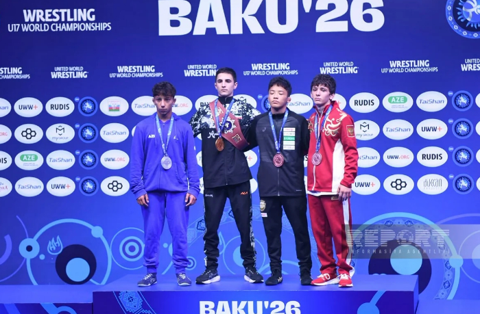 chempionat-mira-po-borbe-u-17-ibragimu-gasanovu-vruchili-serebryanuyu-medal