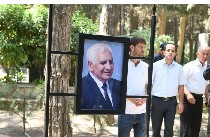 narodnyy-poet-nariman-gasanzade-pokhoronen-na-pervoy-allee-pochetnogo-zakhoroneniya