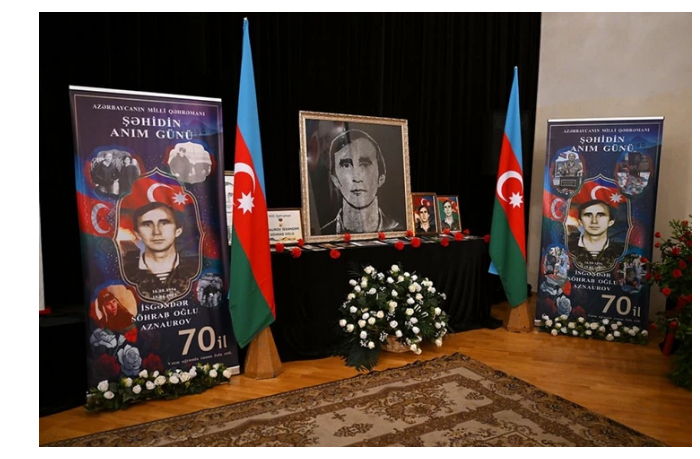pochtena-pamyat-natsionalnogo-geroya-azerbaydzhana-iskendera-aznaurova