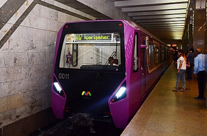 bakinskoe-metro-podgotovilo-rezervnye-poezda-k-matchu-sabakha-s-khapoelem