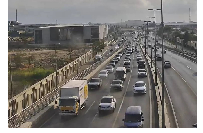 na-ryade-ulits-i-prospektov-baku-zatrudneno-dvizhenie-transporta