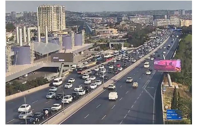 v-baku-dvizhenie-transporta-zatrudneno-v-trekh-napravleniyakh