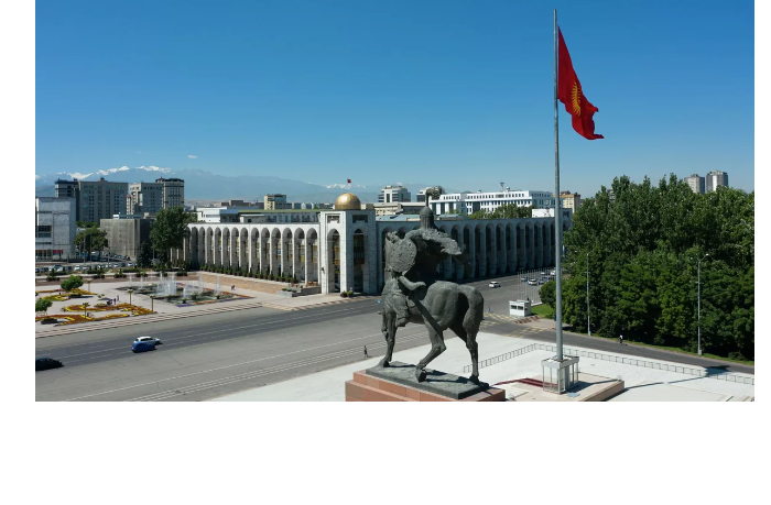 azerbaydzhanskie-zhurnalisty-pribyli-v-bishkek