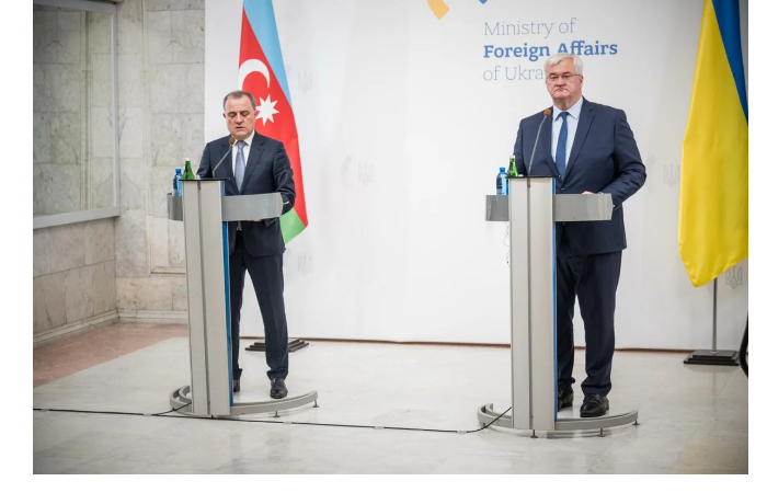 dzheykhun-bayramov-v-sluchae-neobkhodimosti-my-budem-rady-postavlyat-gaz-i-druzhestvennoy-ukraine