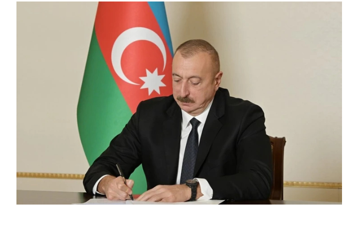ilkham-aliev-utverdil-izmeneniya-v-zakony-o-gosudarstvennoy-sluzhbe-i-o-media