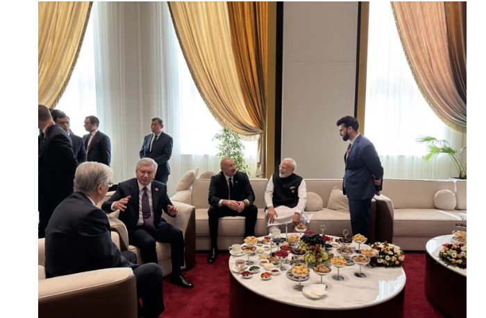 prezident-ilkham-aliev-provel-ryad-vstrech-s-liderami-stran-v-kuluarakh-sammita-shos-v-bishkeke