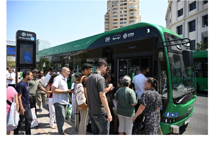 ekspress-marshruty-v-baku-yezhednevno-perevozyat-do-68-tysyach-passazhirov