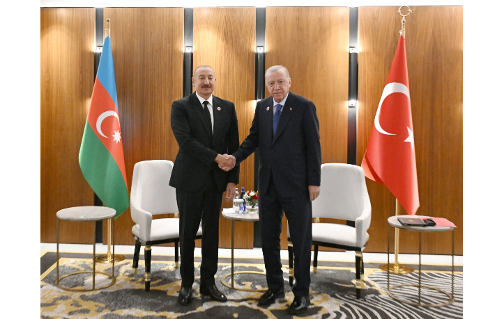 v-bishkeke-sostoyalas-vstrecha-prezidenta-ilkhama-alieva-s-redzhepom-tayipom-erdoganom-foto
