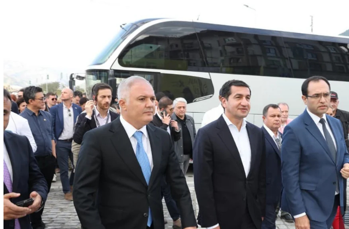 inostrannye-diplomaty-posetili-festival-meda-v-kyalbadzhare