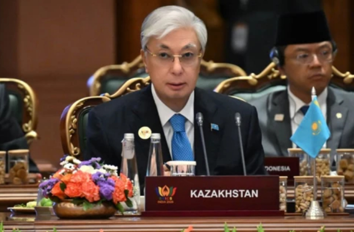 kasym-zhomart-tokaev-kazakhstan-vystupaet-svyazuyushchim-zvenom-mezhdu-aziey-i-yevropoy-cherez-kaspiyskoe-more