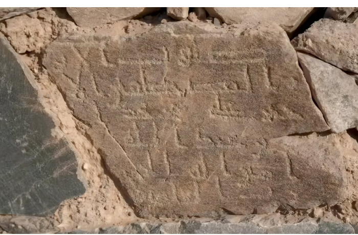 v-saudovskoy-aravii-arkheologi-raskopali-drevnyuyu-mechet