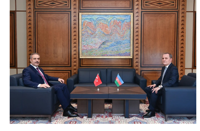 dzheykhun-bayramov-i-khakan-fidan-proveli-vstrechu-odin-na-odin
