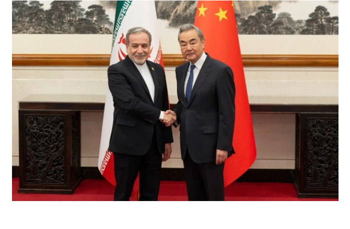 abbas-aragchi-i-van-i-proveli-peregovory-v-pekine