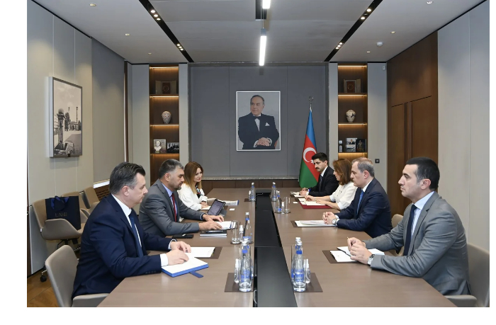 dzheykhun-bayramov-obsudil-s-glavoy-traceca-razvitie-srednego-koridora
