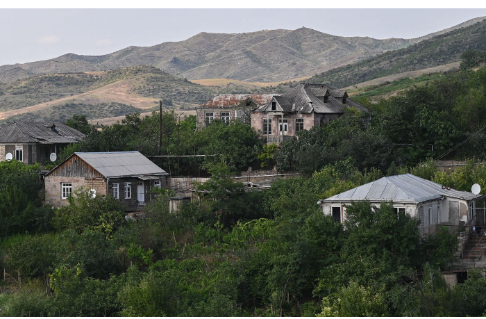 doma-zapadnykh-azerbaydzhantsev-v-armenii-do-sikh-por-pustuyut