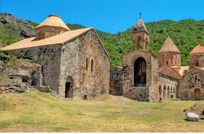 freski-i-khachkary-khudavenga-vneseny-v-bazu-pokhishchennykh-proizvedeniy-iskusstva-interpola