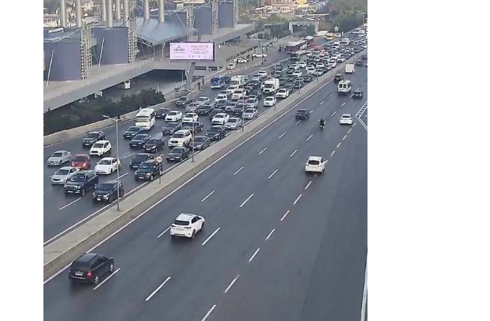 v-baku-na-14-ulitsakh-i-prospektakh-zatrudneno-dvizhenie-transporta