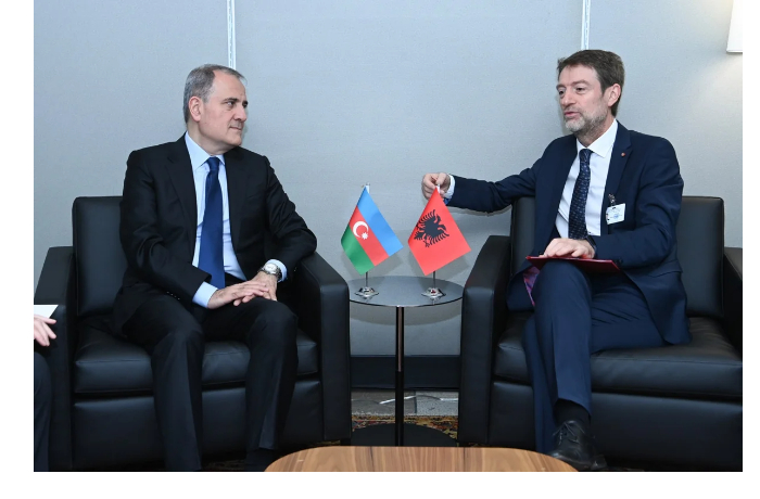 bayramov-proinformiroval-glavu-mid-albanii-o-mirnom-protsesse-s-armeniey