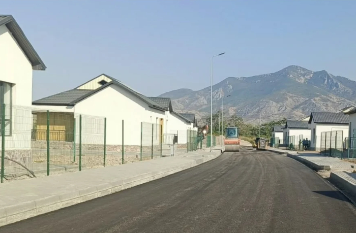 v-sele-dzhakhangirbeyli-zaversheno-stroitelstvo-242-domov