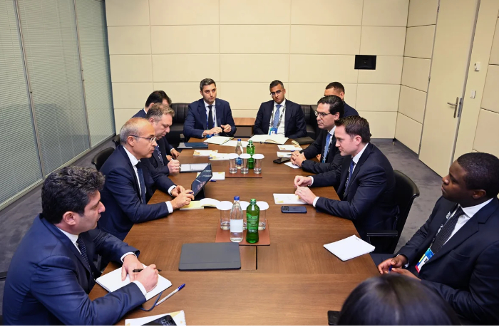 azerbaydzhan-obsudil-s-amerikanskoy-kompaniey-voprosy-energoperekhoda-i-khraneniya-energii