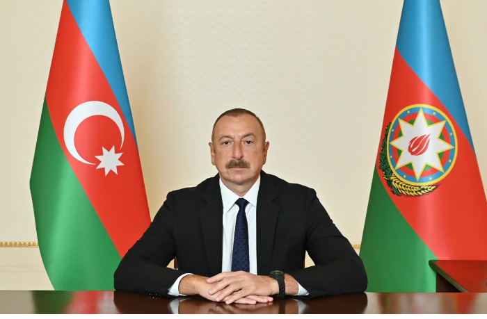 v-sotssetyakh-ilkhama-alieva-opublikovano-video-yego-poseshcheniya-parka-pobedy