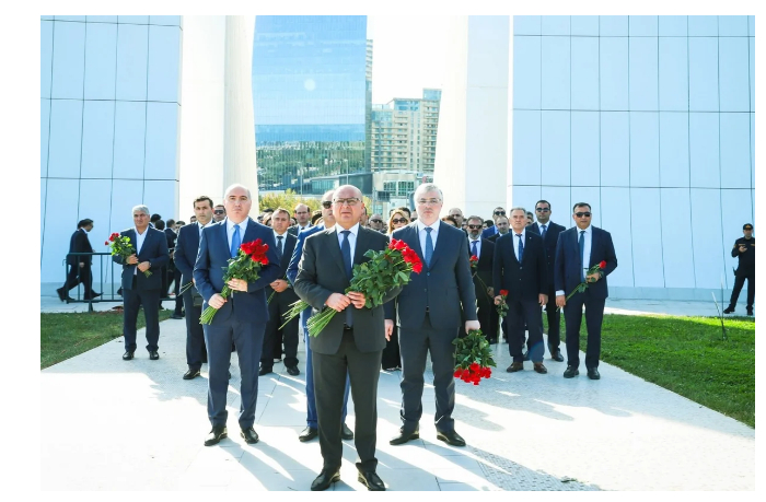 glava-anama-posetil-pamyatnik-pobedy