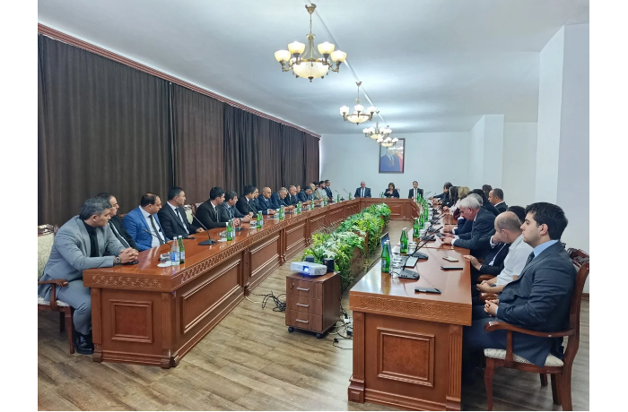v-khankendi-sostoyalsya-kruglyy-stol-posvyashchennyy-dnyu-pamyati