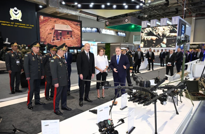 prezident-ilkham-aliev-oznakomilsya-s-vystavkami-adex-2026-i-securex-caspian