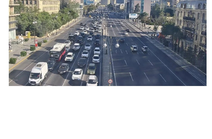 na-ryade-ulits-i-prospektov-baku-zatrudneno-dvizhenie-transporta