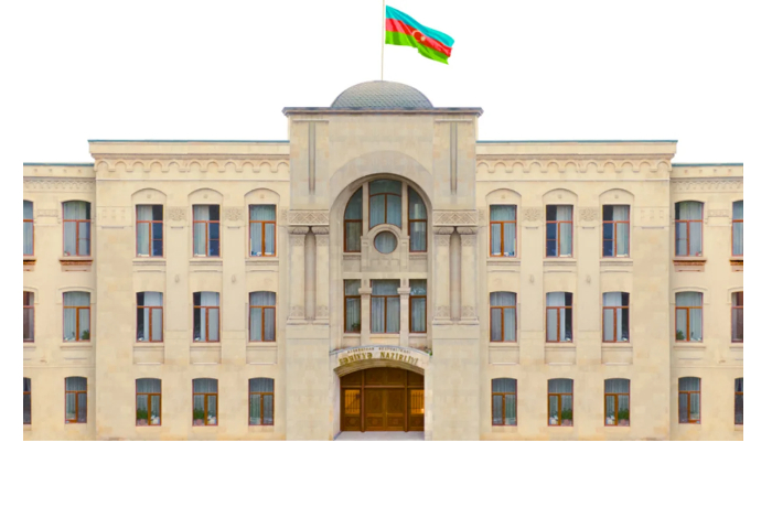 silnyy-veter-stal-prichinoy-travm-chetyrekh-chelovek-v-baku